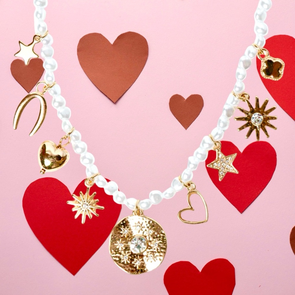 Beautiful Charm Necklace ❤️ - Picture 2 of 4
